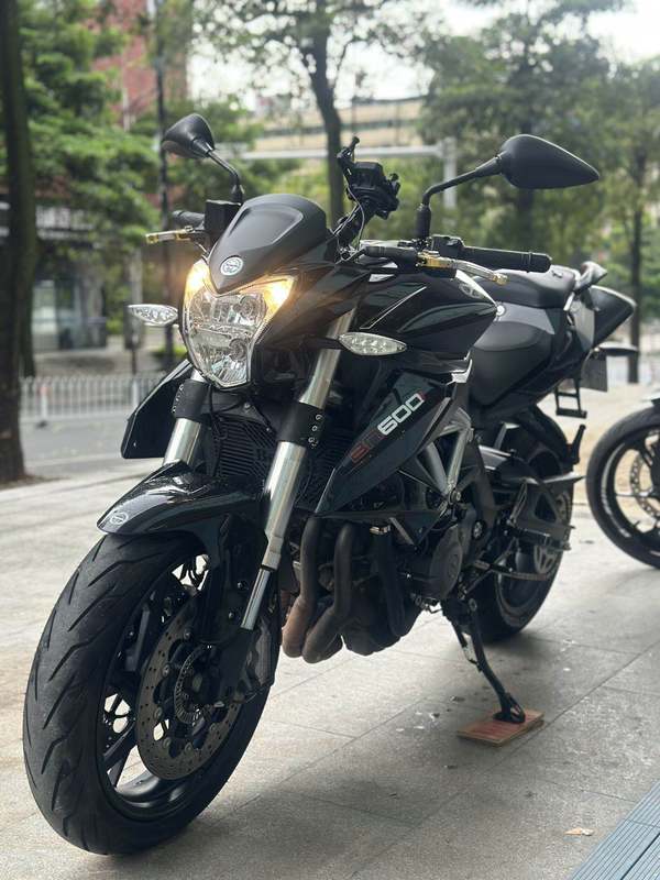 贝纳利 TNT600i
