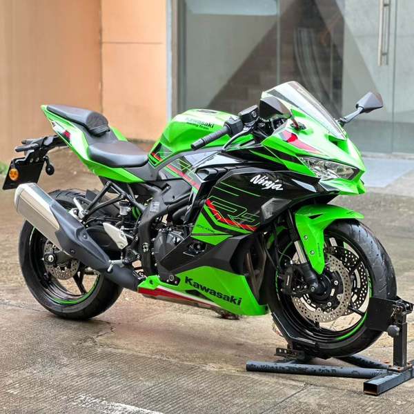 川崎 ZX-4R