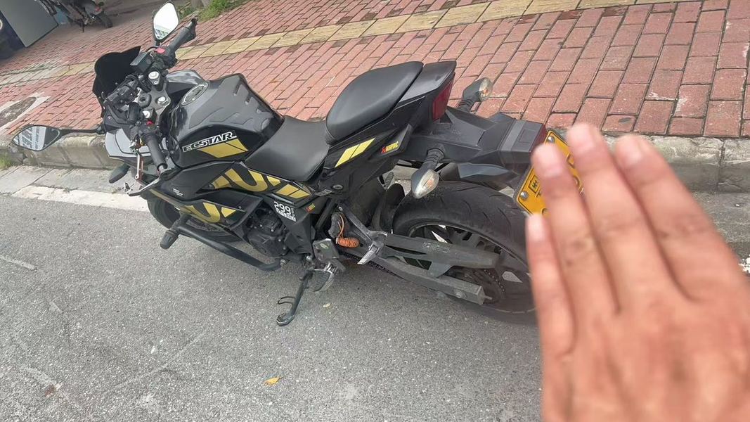 豪爵铃木 GSX250R