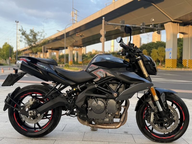 贝纳利 TNT600i