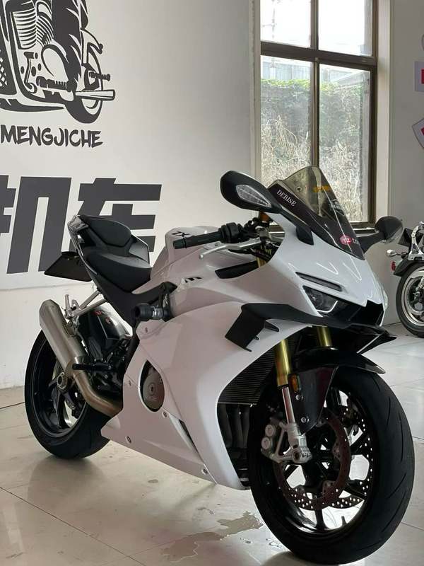 张雪机车 500RR