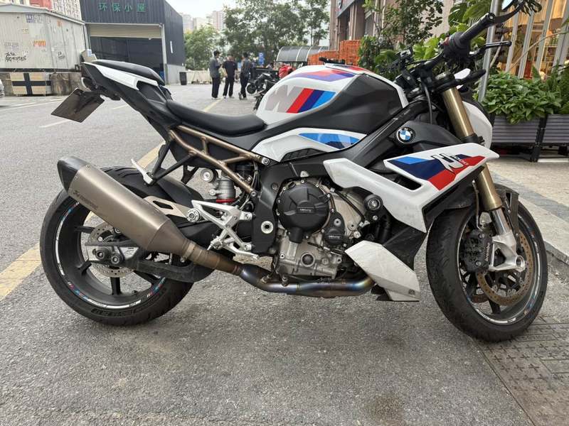 宝马 S 1000 R
