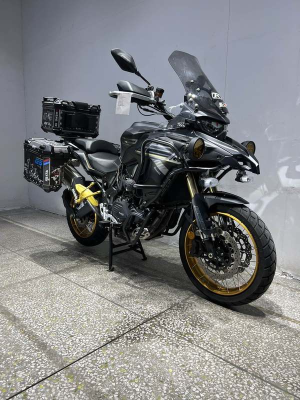 贝纳利 TRK552