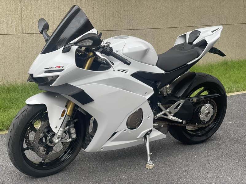 张雪机车 500RR