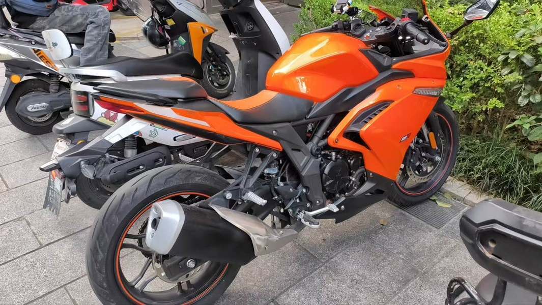 无极 300RR