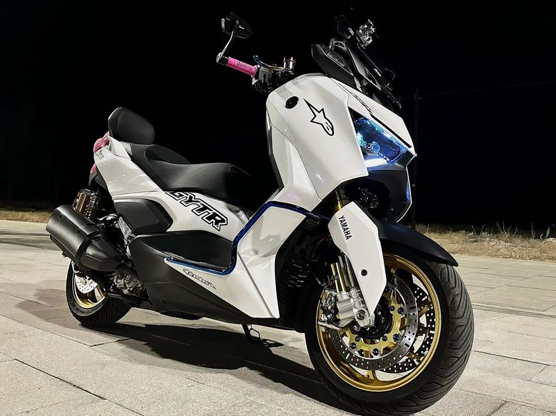 雅马哈 XMAX