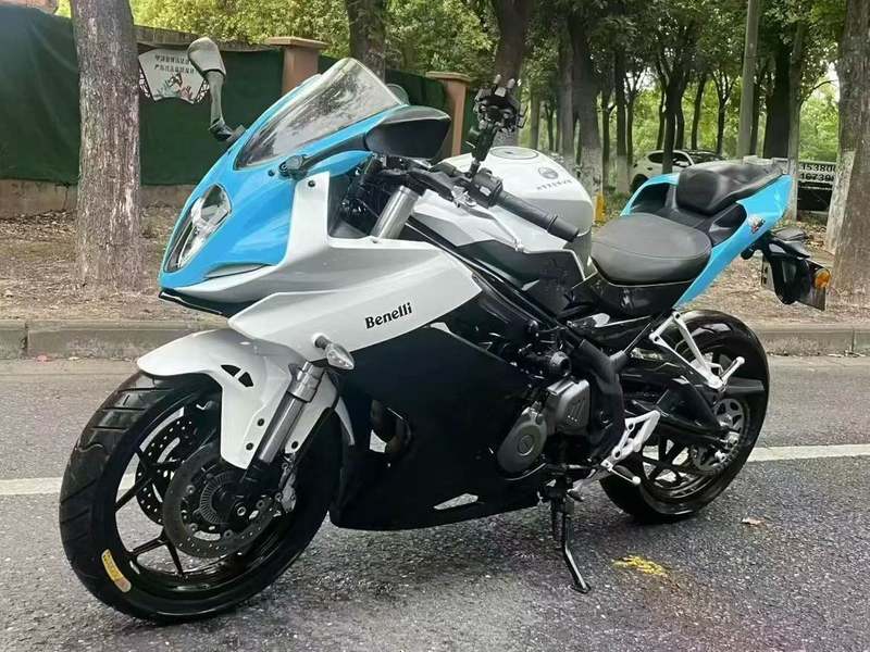 贝纳利 龙卷风 Tornado 302R