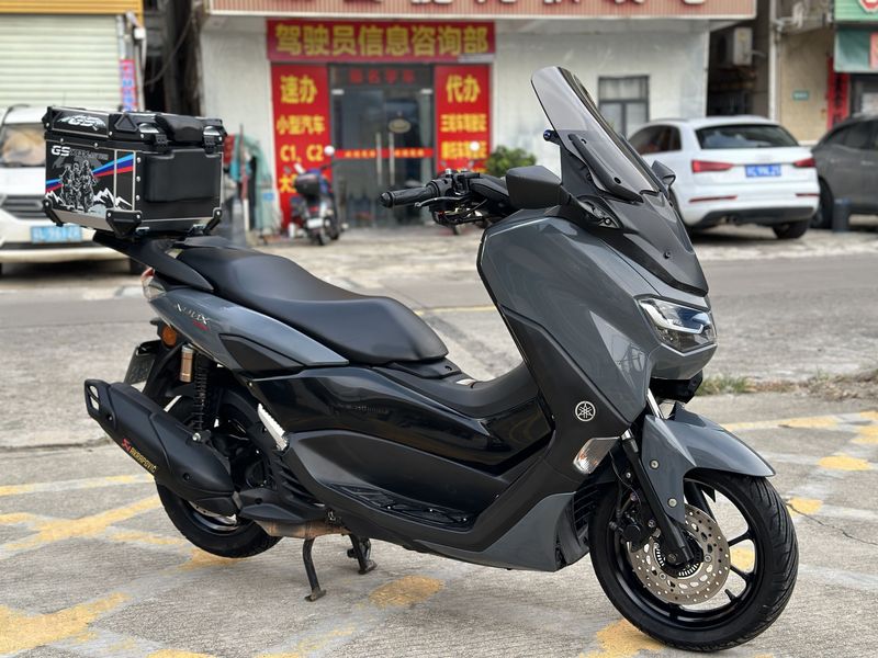 雅马哈 NMAX