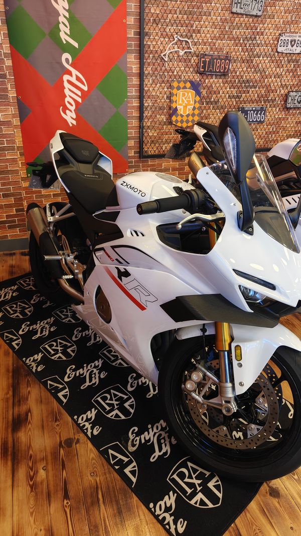 张雪机车 500RR