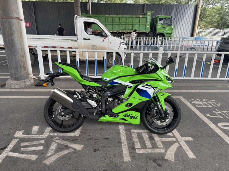 川崎 ZX-4R