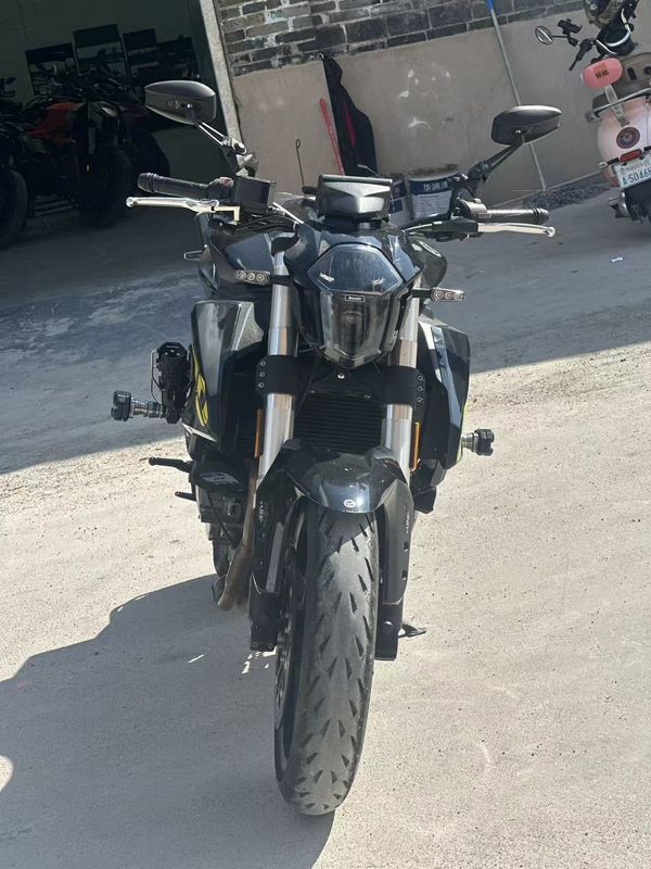 贝纳利 TNT600i