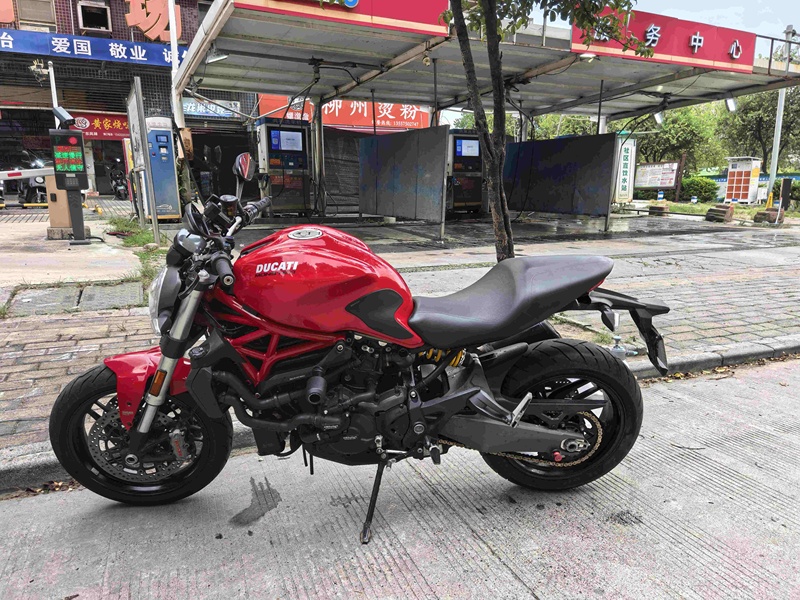 杜卡迪 Monster 821