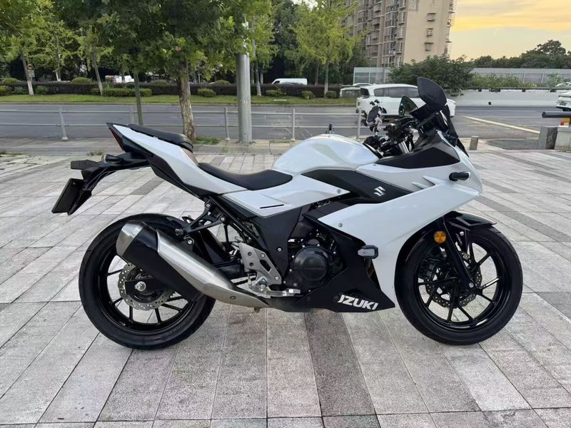 豪爵铃木 GSX250R