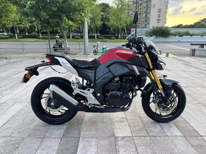 豪爵 XCR300