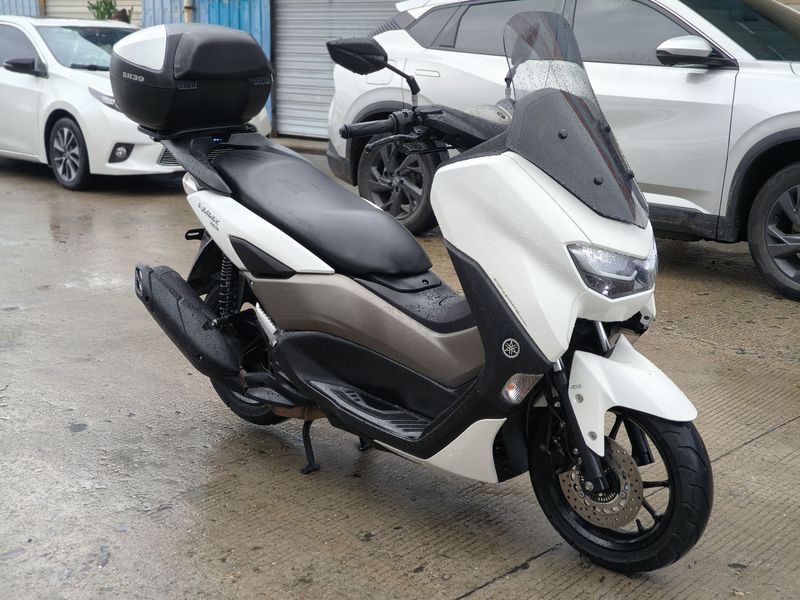 雅马哈 NMAX