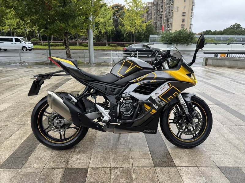 无极 250RR