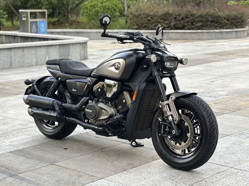 QJMOTOR 闪600