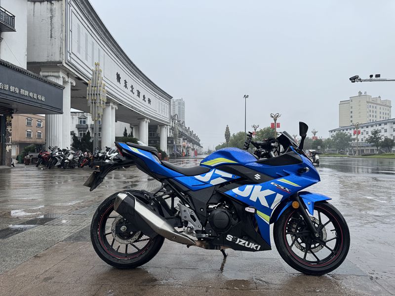 豪爵铃木 GSX250R