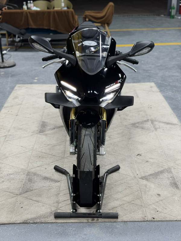 张雪机车 500RR