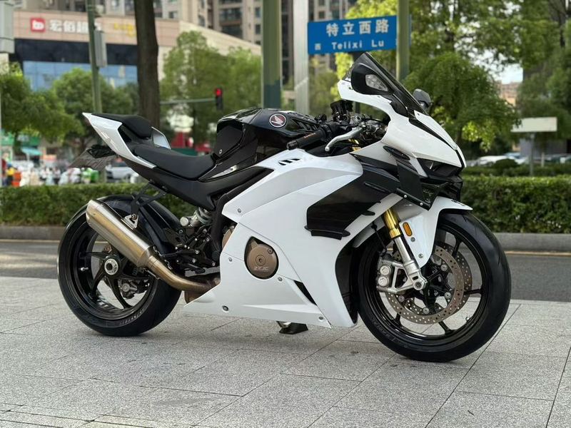 张雪机车 500RR