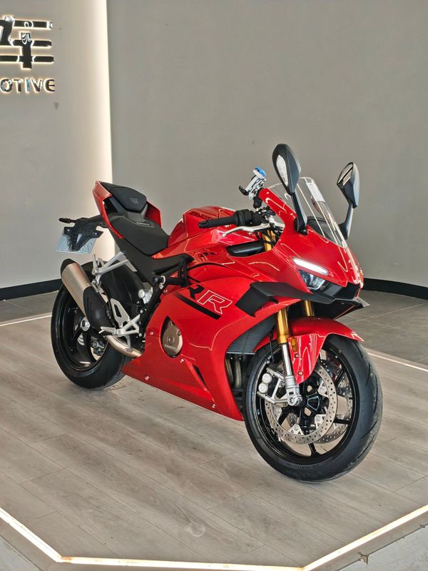 张雪机车 500RR