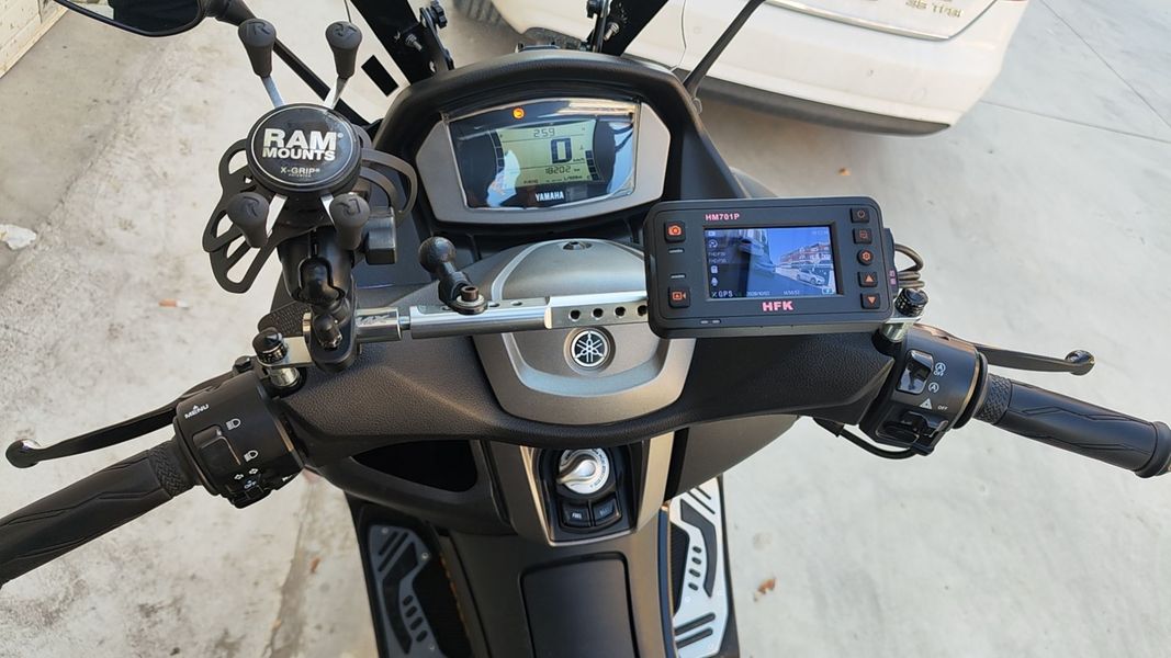 雅马哈 NMAX
