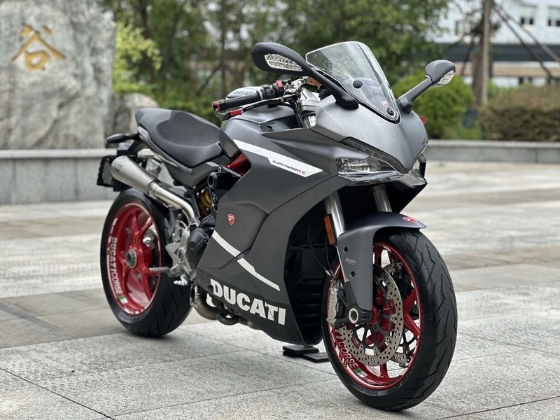 杜卡迪 SuperSport