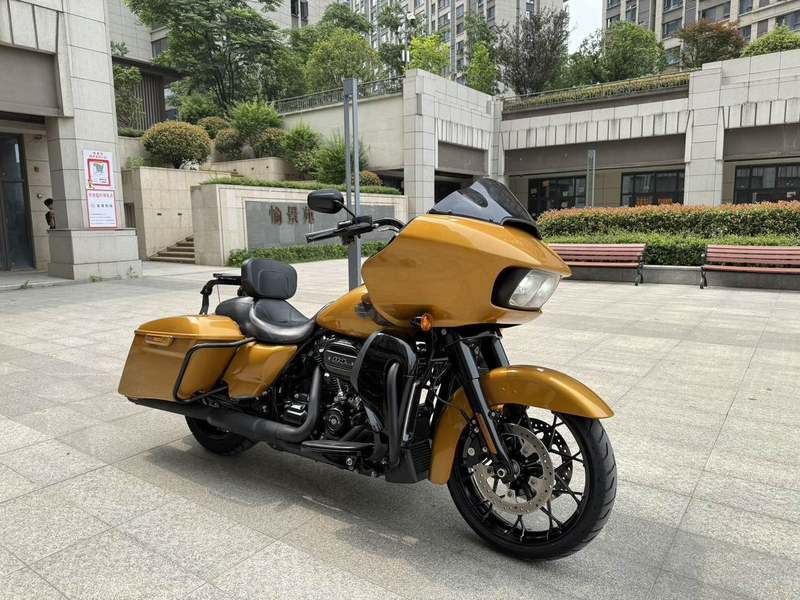 哈雷戴维森 公路滑翔 Road Glide