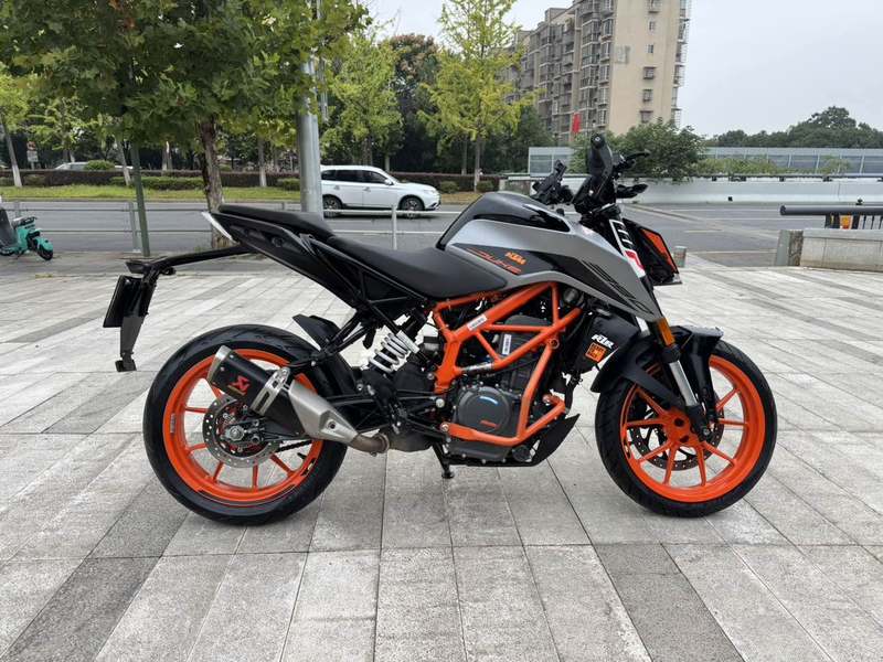 KTMR2R 390 Duke