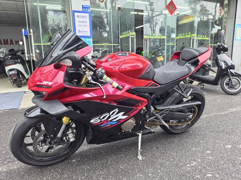 张雪机车 500RR