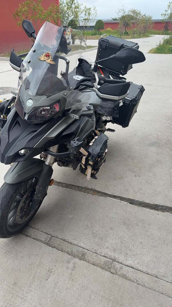 贝纳利 金鹏 TRK502