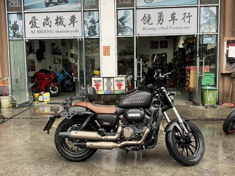 QJMOTOR 闪300S