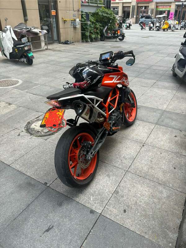 KTMR2R 390 Duke