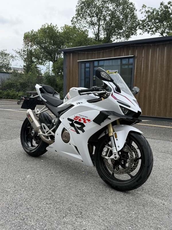 张雪机车 500RR
