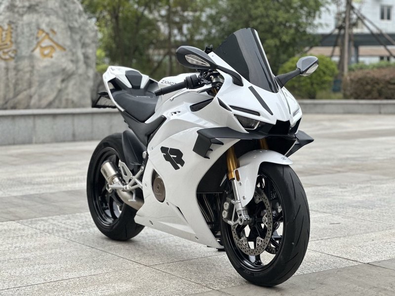 张雪机车 500RR