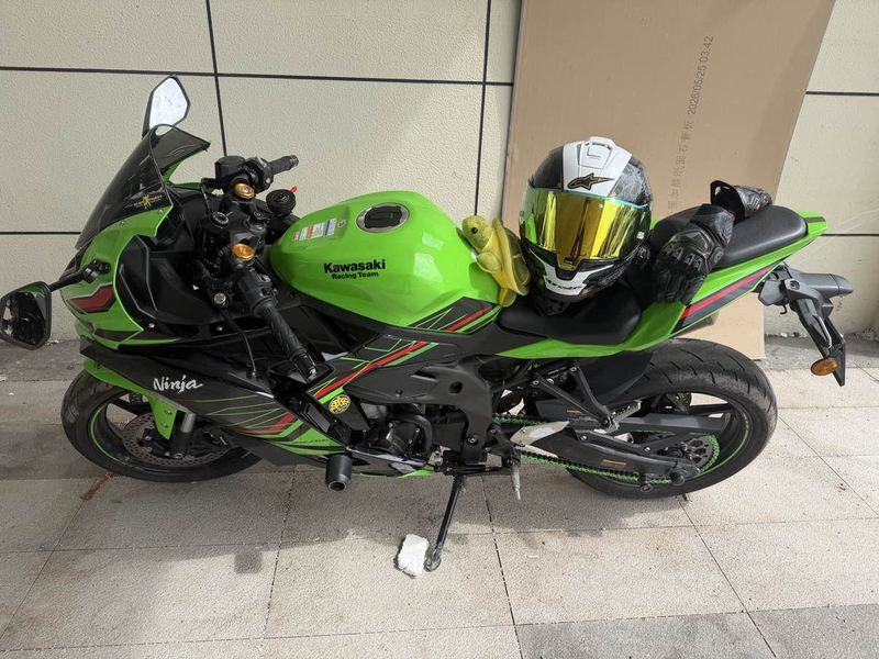川崎 ZX-4R