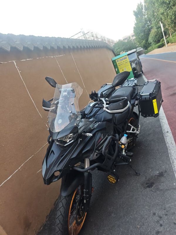 贝纳利 TRK552