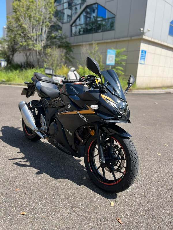 豪爵铃木 GSX250R