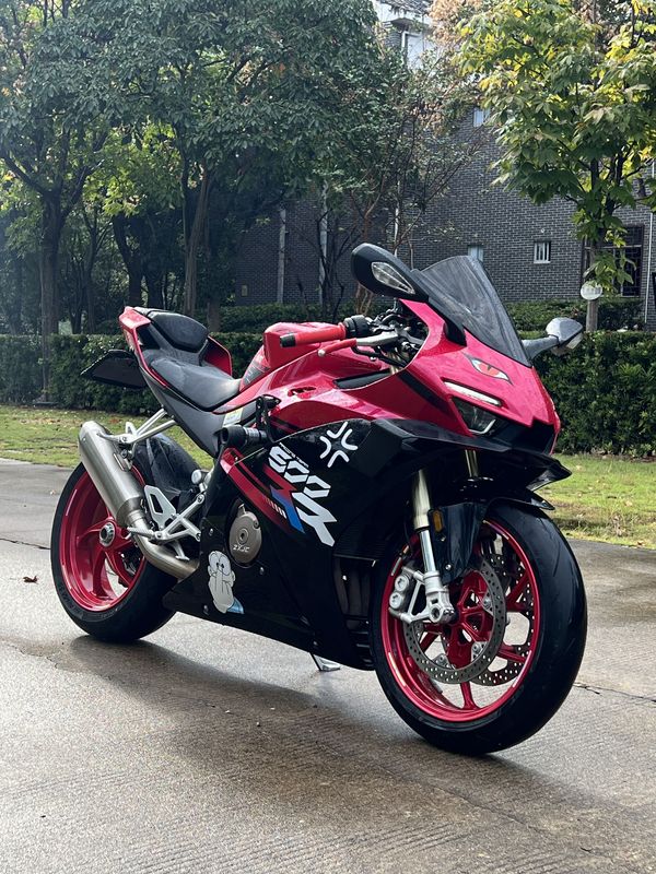 张雪机车 500RR