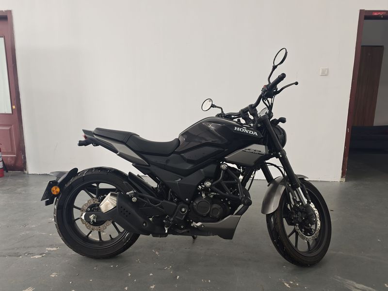 新大洲本田 CB190TR