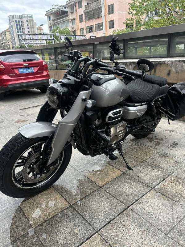 QJMOTOR 闪400