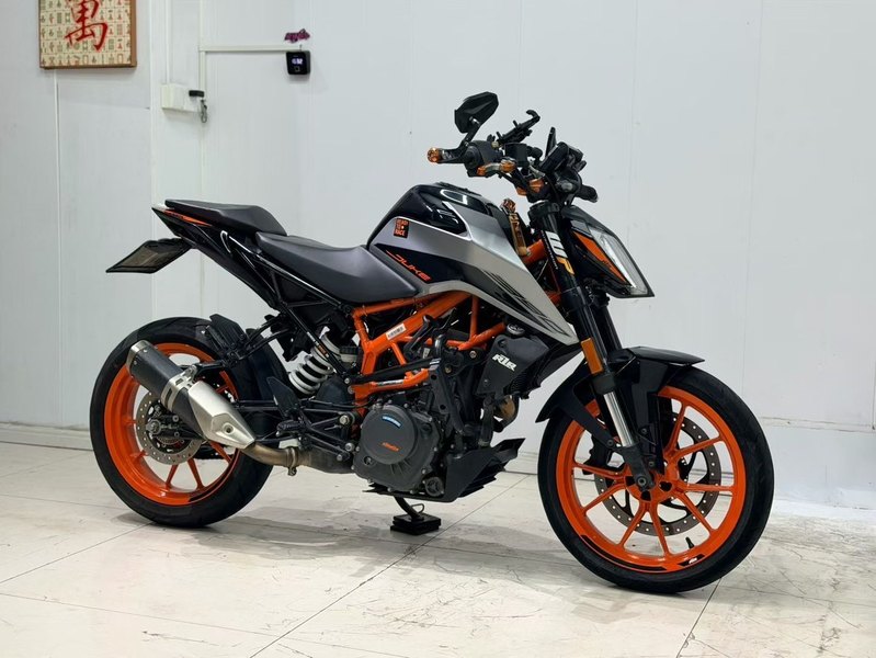 KTMR2R 390 Duke
