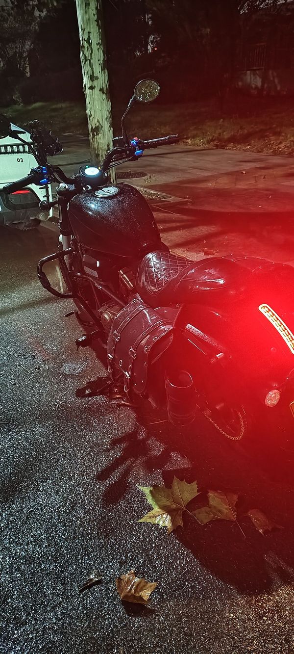 QJMOTOR 闪300S