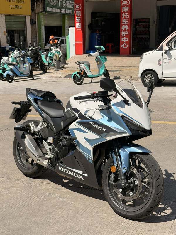 本田WING CBR400R