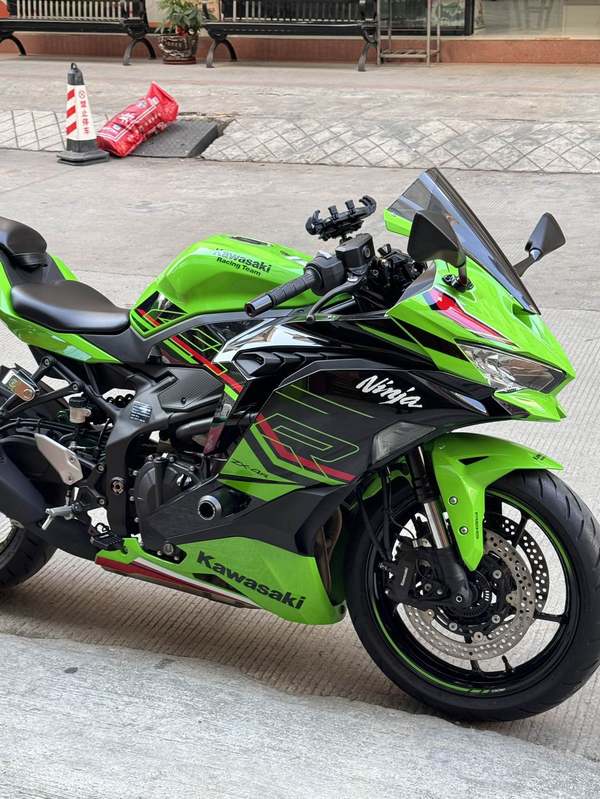 川崎 ZX-4R