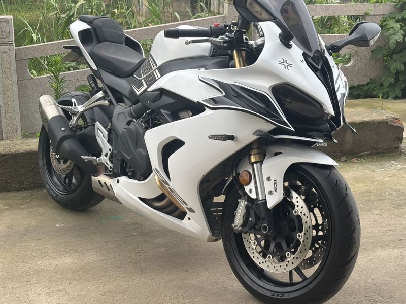 QJMOTOR 赛800