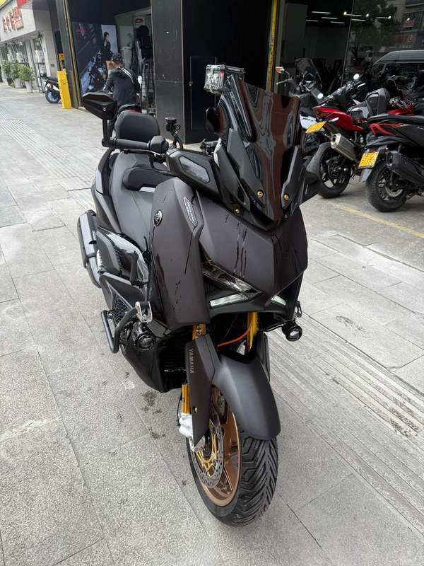 雅马哈 XMAX