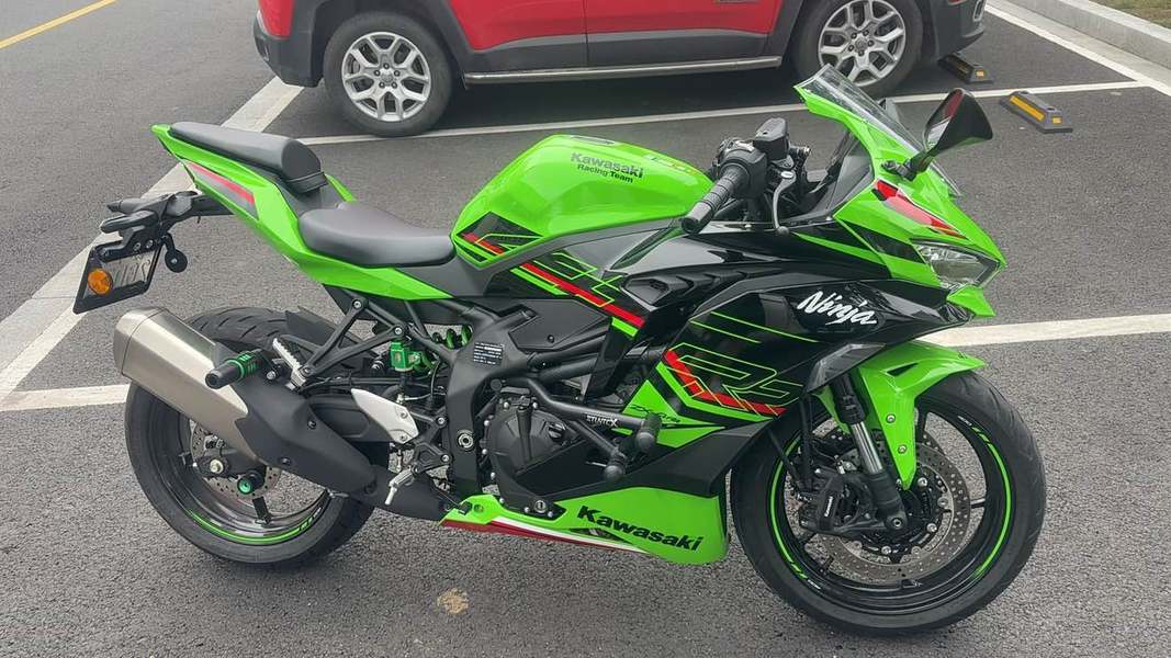 川崎 ZX-4R