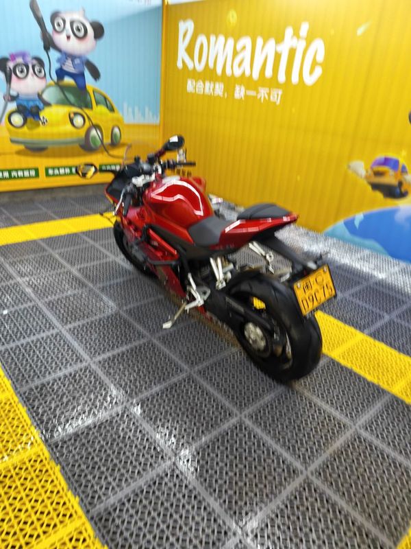 张雪机车 500RR