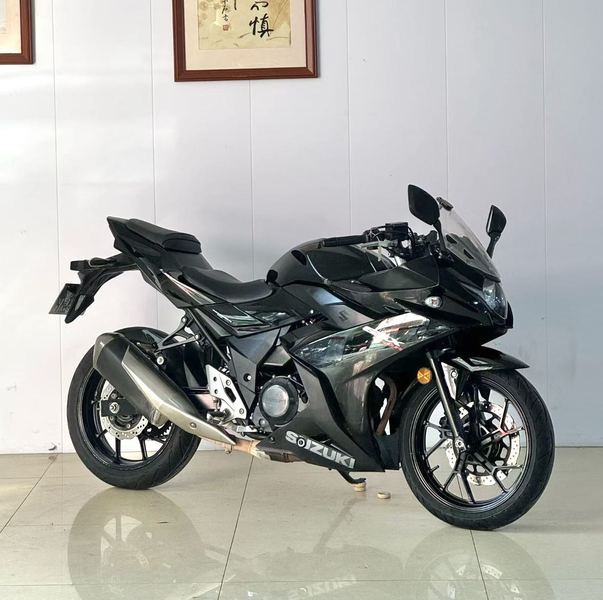 豪爵铃木 GSX250R